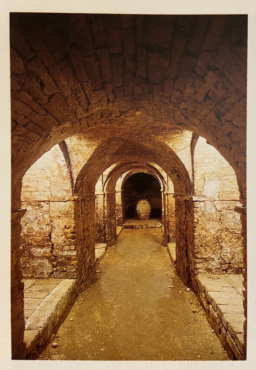 Abbazia di Chiaravalle di Fiastra, grotte di immagazzinamento