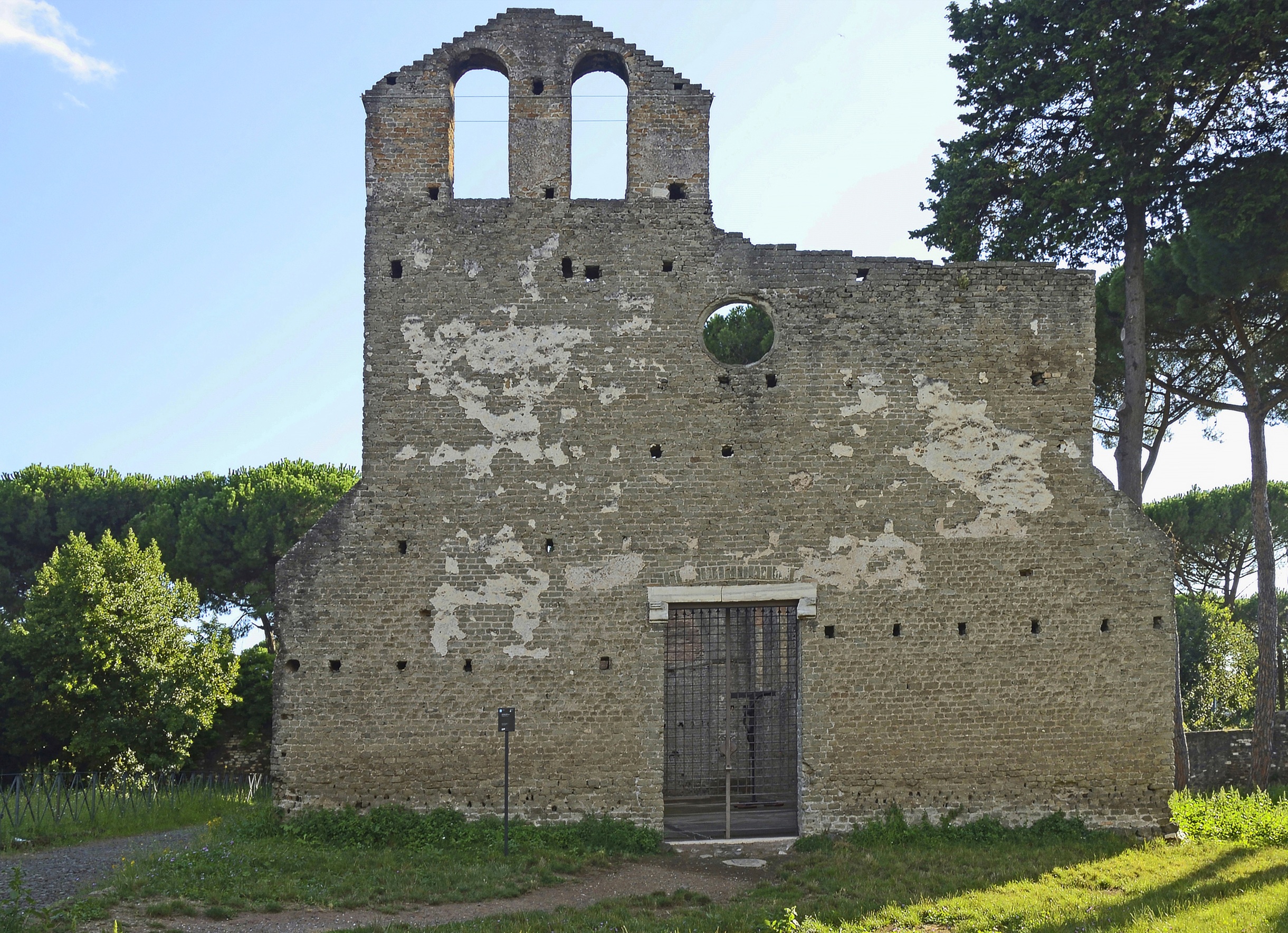 Mausoleo di Cecilia Metella, Castrum Caetani e chiesa di San Nicola a Capo di Bove